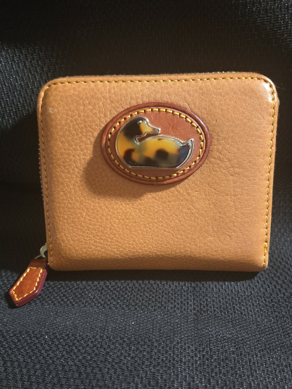 Dooney & Bourke Tan Leather Zip Wallet with Duck Medallion EUC